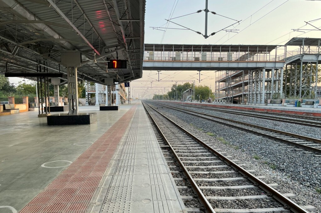 Kolkata: Power restored, railway booking server up again | Kolkata Dekho News 19 railway e1716710645752