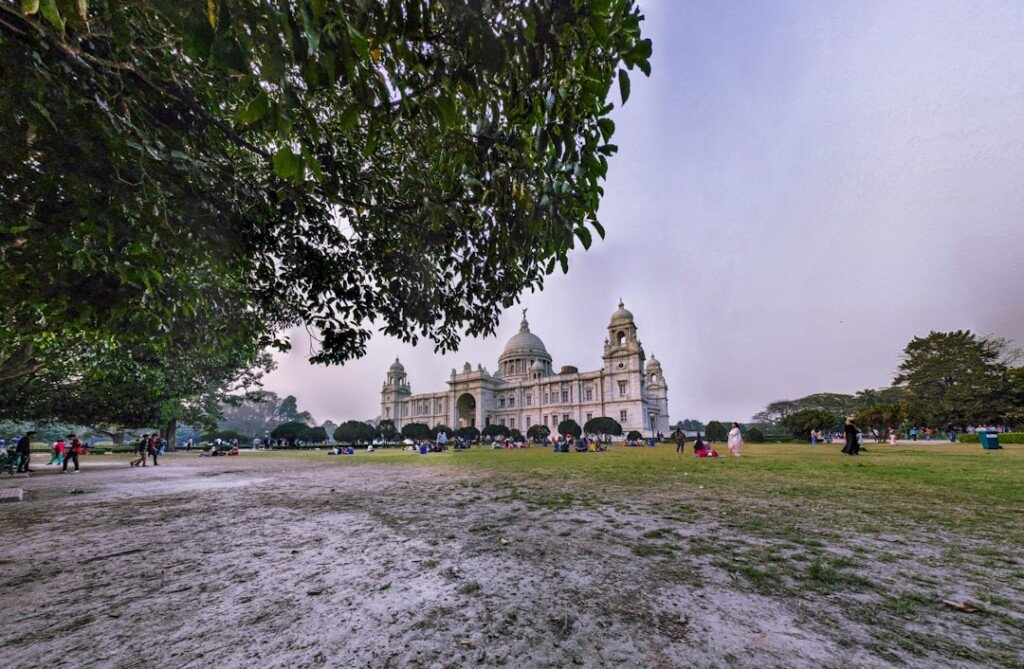 A heritage-style building surrounded by trees, representing the century-old Vidyasagar Academy near Rabindra Sarobar