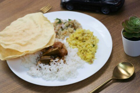 A home-style Indian thali meal served in a Kolkata PG mess, comparing food-inclusive PG costs