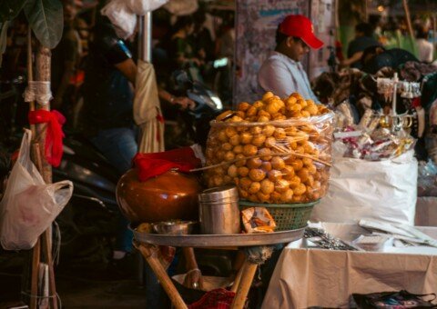 Kolkata street food vendor selling fried snacks from a cart